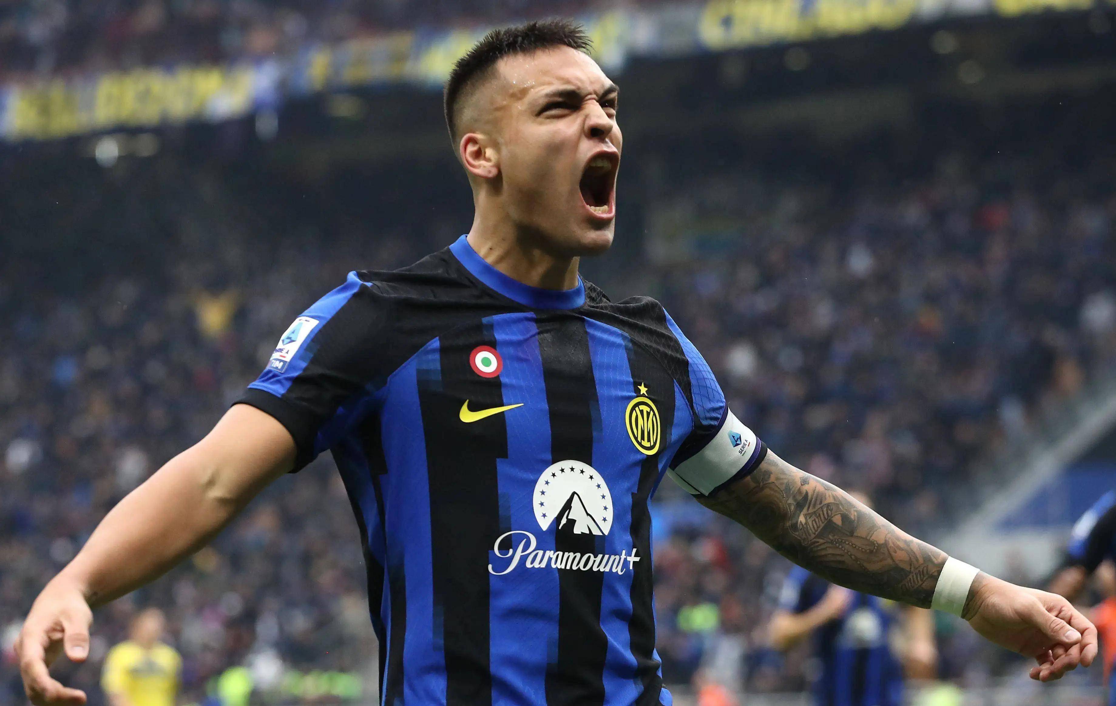 西媒：埃里克-加西亚因上半场面部受撞击后头晕在半场被换（西媒：埃里克-加西亚上半场面部受撞致头晕，中场被换下）