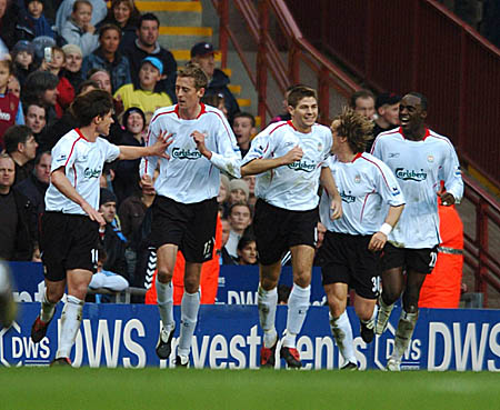 C罗前队友：不喜欢梅西就不喜欢足球！C罗能踢到100岁！（C罗昔日队友：不爱梅西就不算爱足球！C罗能踢到百岁！）