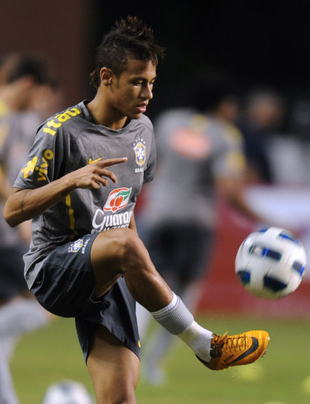 HWG！罗马诺：切尔西母公司签下16岁布基纳法索中场宗戈（罗马诺确认：切尔西母公司完成签约16岁布基纳法索中场宗戈）