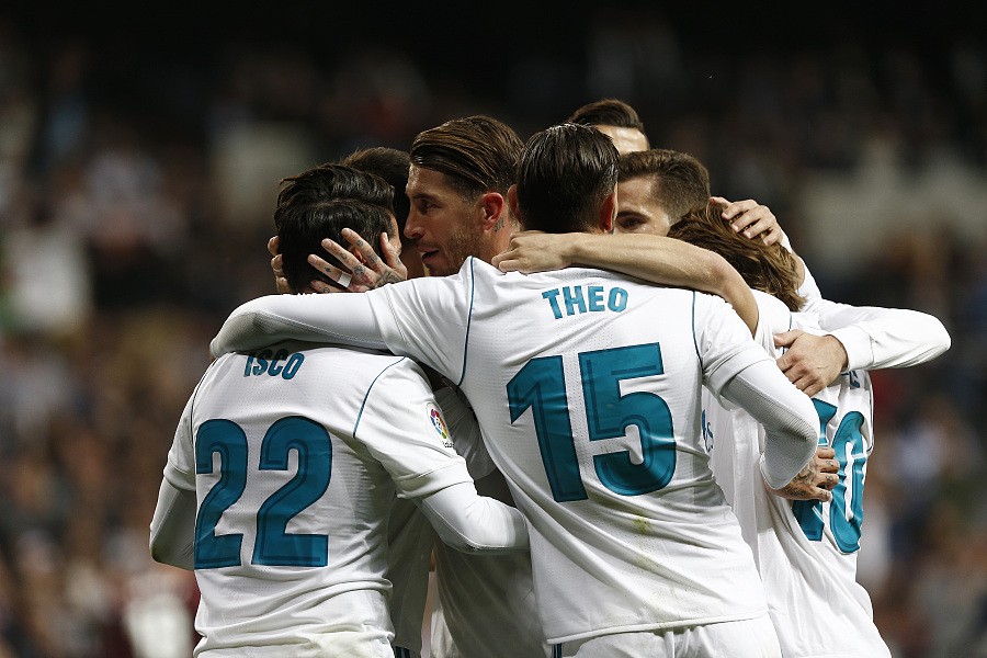 篮球篮网球迷为球队送上支持横幅（篮网球迷举起横幅为球队助威）