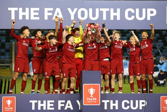 自贡一女士购买川超门票被骗，陆续转账13万余元（自贡女子购川超门票遭诈骗，先后转出13万多元）