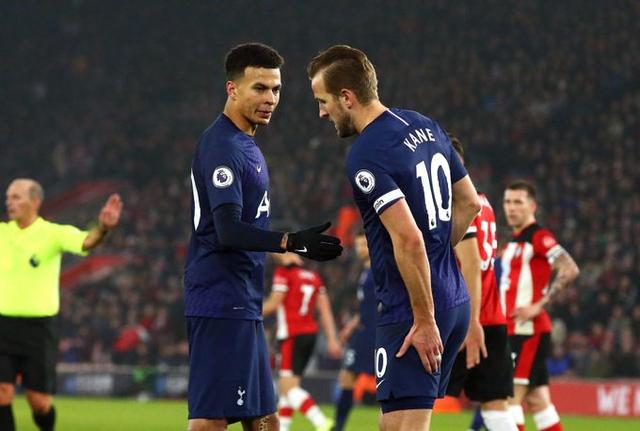 球队连胜势头强劲，排名稳步上升（球队势如破竹豪取连胜，积分榜排名稳步攀升）