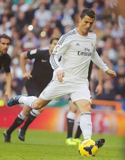 小蜘蛛未获最佳前锋提名，冈萨雷斯晒照：显然他们什么都不懂（小蜘蛛无缘最佳前锋提名，冈萨雷斯晒照质疑：他们根本不懂球）