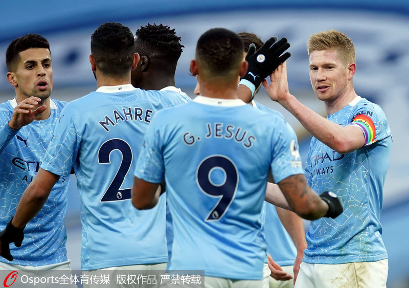 有何意味？萨拉赫社媒晒户外落叶景色图，并未配文（萨拉赫社媒晒落叶美景却无一字，意味几何？）