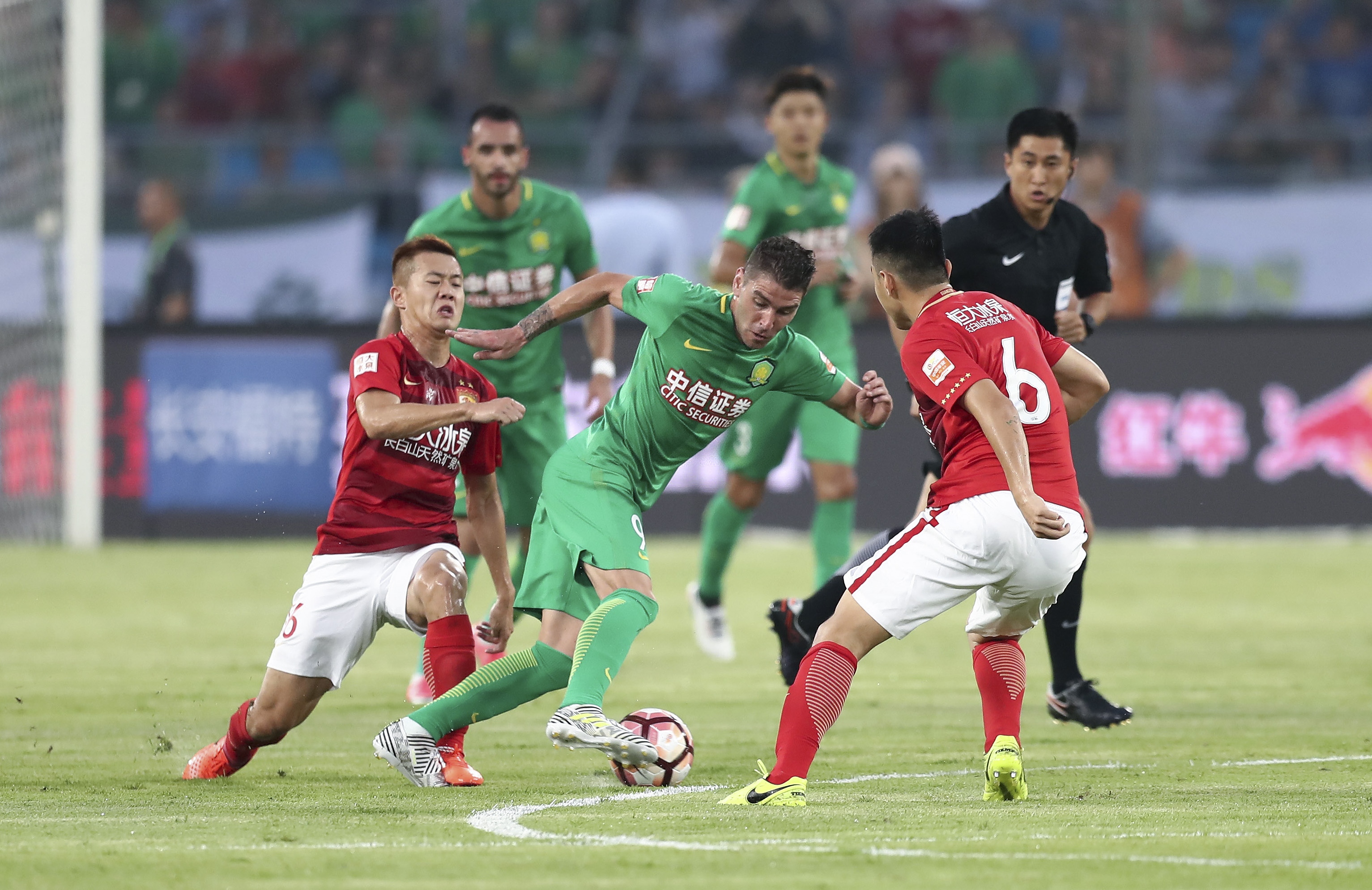 美因茨主帅：战胜拜仁并不是没可能，球队要保持积极心态面对（美因茨主帅：击败拜仁并非不可能，全队需以积极心态迎战）