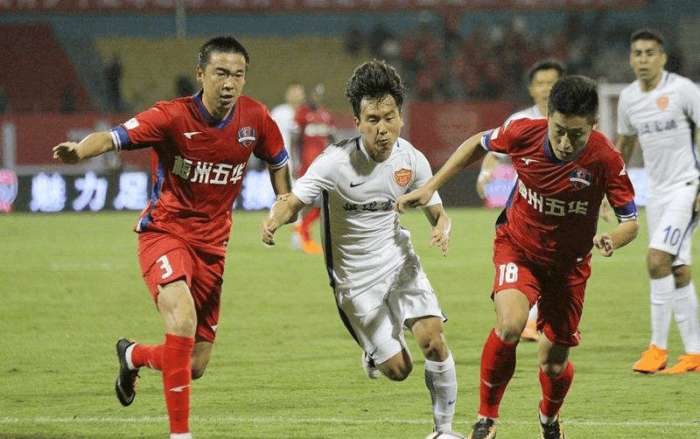 亚足联官网：上海海港卫冕中超冠军，却在亚洲赛场举步维艰（亚足联官网：上海海港连冠中超，亚洲赛场难有突破）